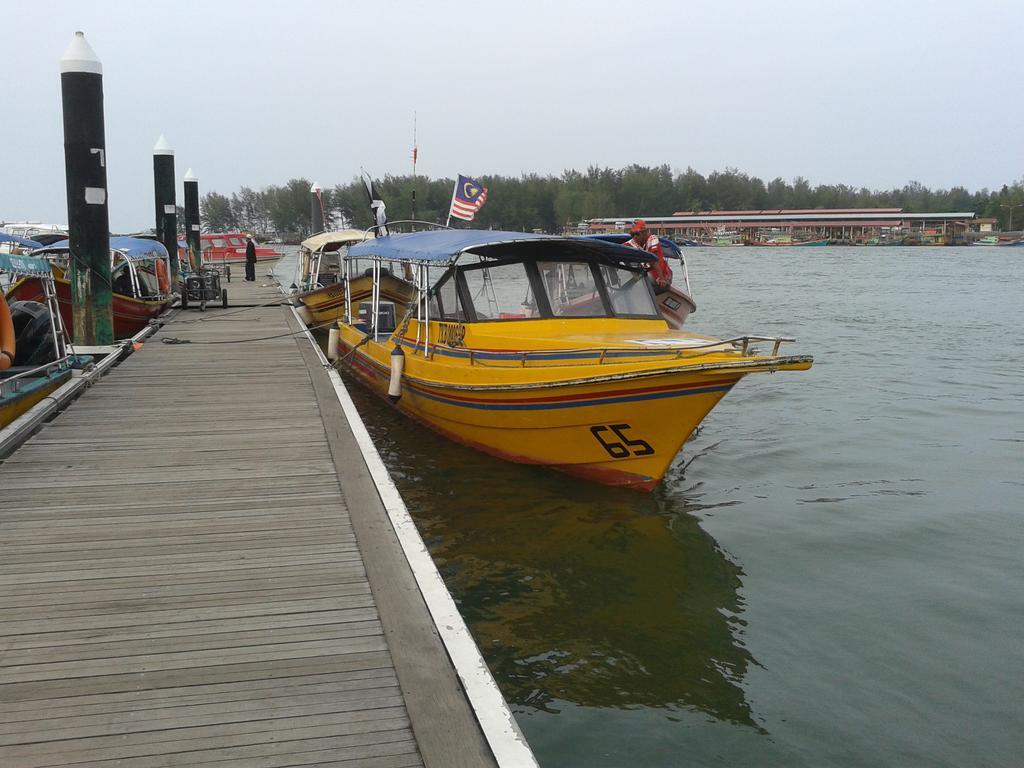 Iz Budget Kampung Kuala Besut Eksteriør bilde