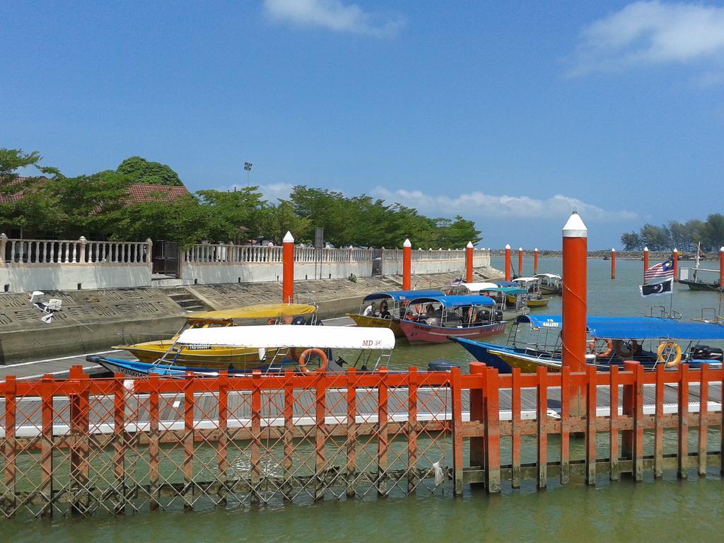 Iz Budget Kampung Kuala Besut Eksteriør bilde